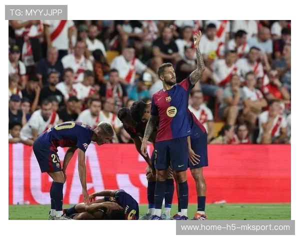 巴萨中场压迫练：抢断后的快速组合传球被高频演练