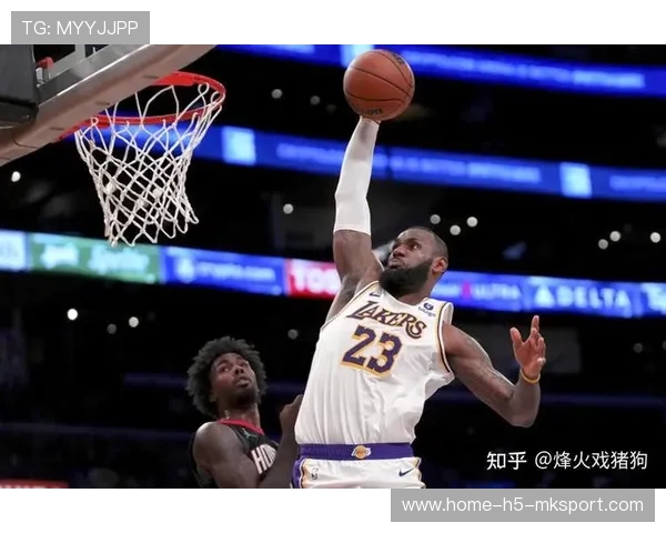 詹姆斯回归传闻点燃媒体，湖人未来格局再度被讨论