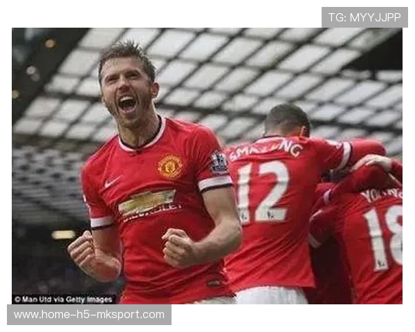 曼联稳步推进欧冠四强目标,卡里克深度参与战术决策,曼联欧冠奖杯在利物浦